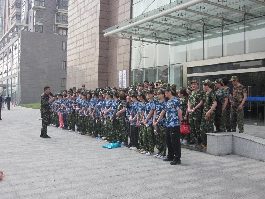 莞酈為企業(yè)營(yíng)銷打造團(tuán)隊(duì)精神，邀請(qǐng)智慧家-肖振宇先生為公司講課